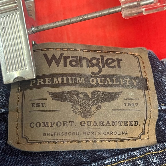 Wrangler Blue Jeans Like New! Size 34 - Picture 3 of 4